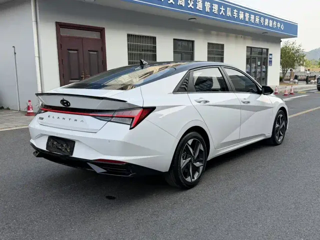 Hyundai Elantra — Фото автомобиля 7