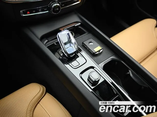 Вольво XC60 — Фото автомобиля 9