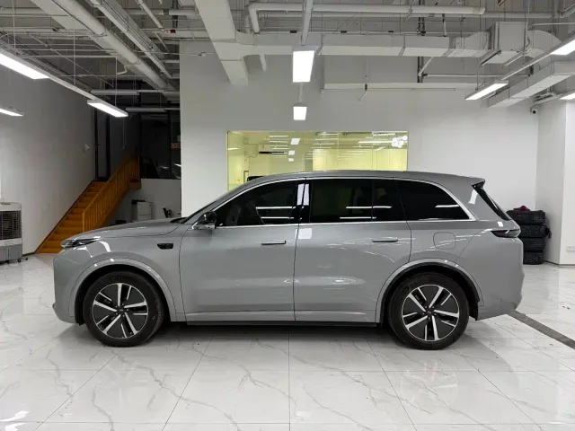 Li Auto L8 — Фото автомобиля 3