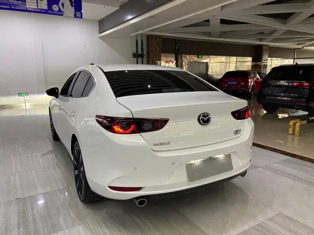 Mazda Axela — Фото автомобиля 6