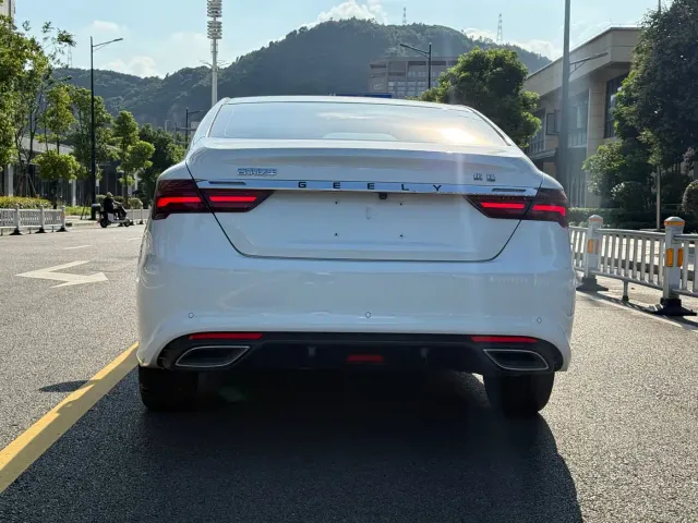 Geely Binrui — Фото автомобиля 13