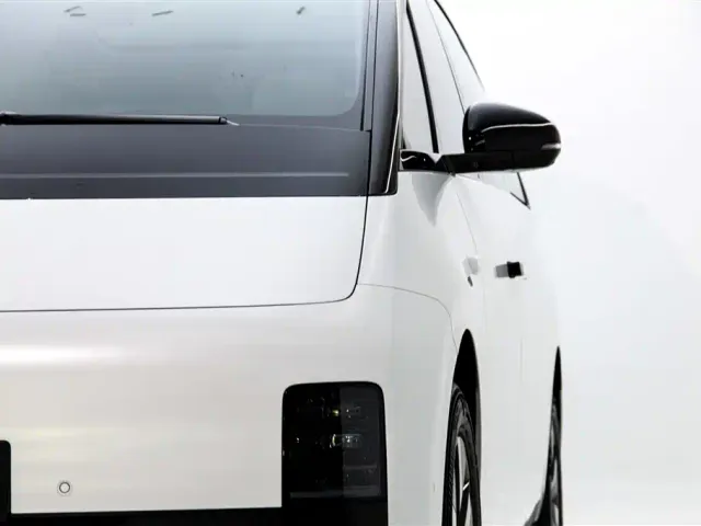 Li Auto MEGA — Фото автомобиля 9