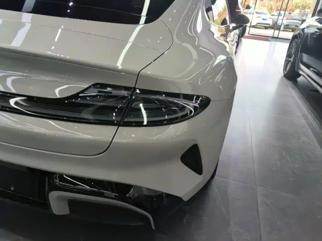 Xiaomi SU7 — Фото автомобиля 7