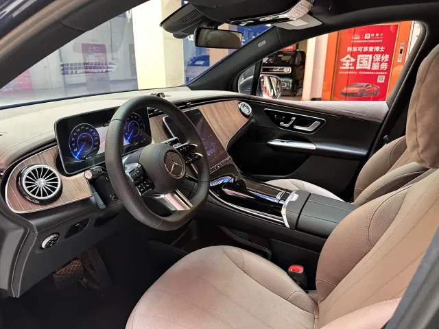 Mercedes-Benz EQE SUV — Фото автомобиля 13