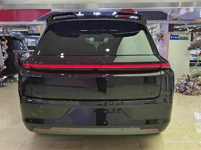 Li Auto L8 — Фото автомобиля 14