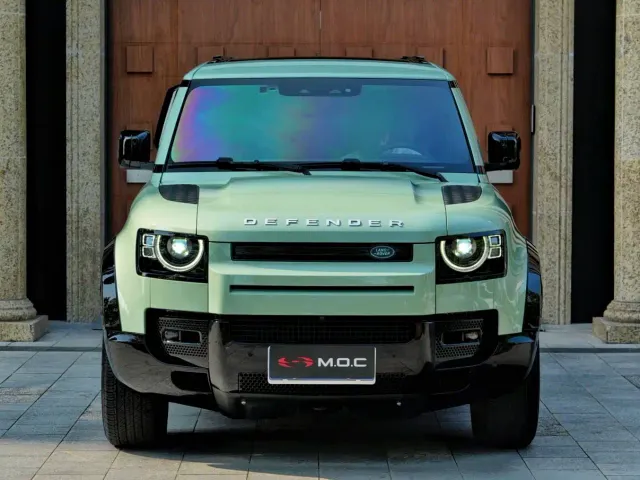Land Rover Defender — Фото автомобиля 2