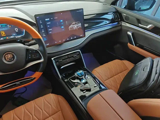 BYD Tang — Фото автомобиля 13