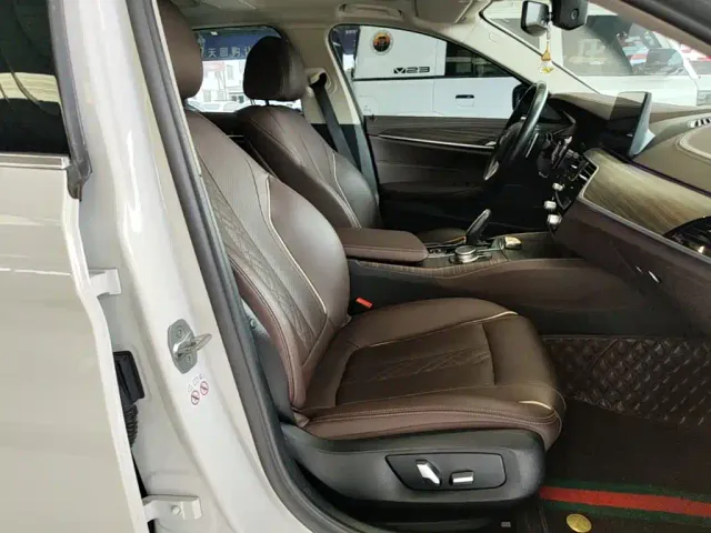 BMW 5 Series — Фото автомобиля 24