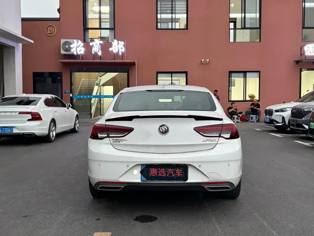 Buick Regal — Фото автомобиля 8