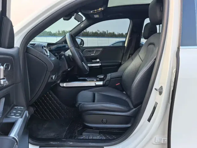 Mercedes-Benz EQB — Фото автомобиля 4