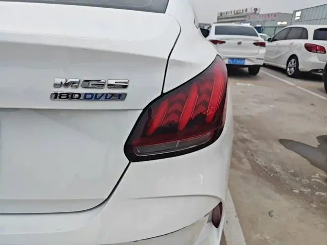 MG MG5 2023 180DVVT CVT Luxury Edition — Фото автомобиля 7