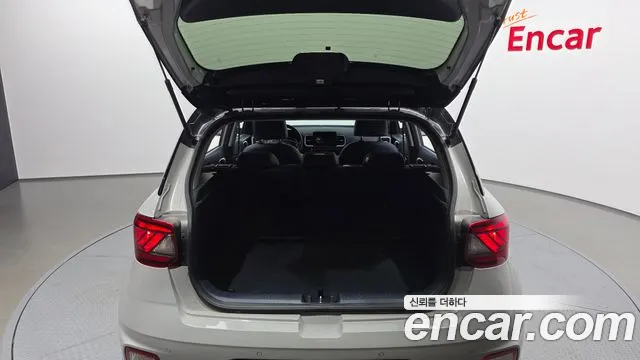 Hyundai Venue — Фото автомобиля 20