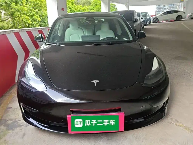 Tesla Model 3 — Фото автомобиля 2