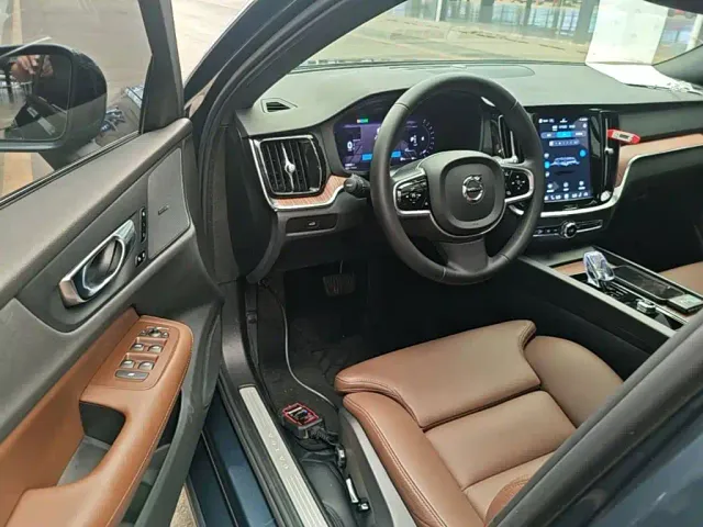 Volvo S60 — Фото автомобиля 15