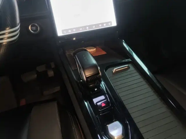 Geely Boyue — Фото автомобиля 13
