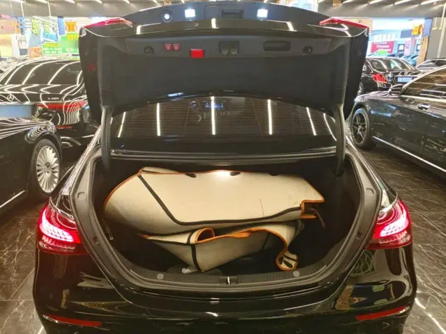 Mercedes-Benz E-Class — Фото автомобиля 18