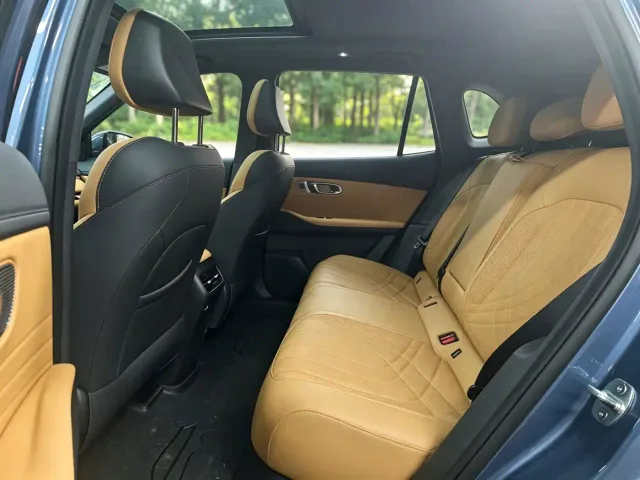 Geely Galaxy Starship 7 EM-i — Фото автомобиля 10