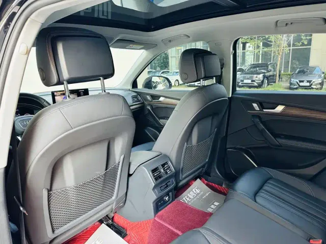 Audi Q5L — Фото автомобиля 10