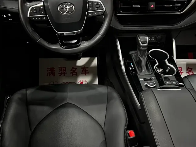 Toyota Highlander — Фото автомобиля 22