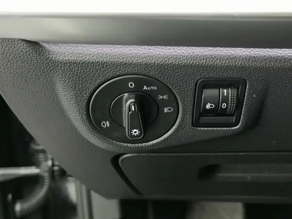 Volkswagen Lavida 2023 1.5L Auto Five Million Edition — Фото автомобиля 21