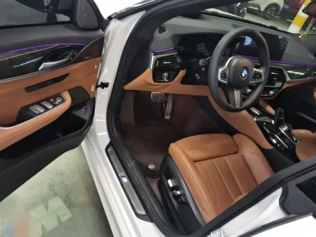 BMW 6 Series Gran Turismo — Фото автомобиля 15