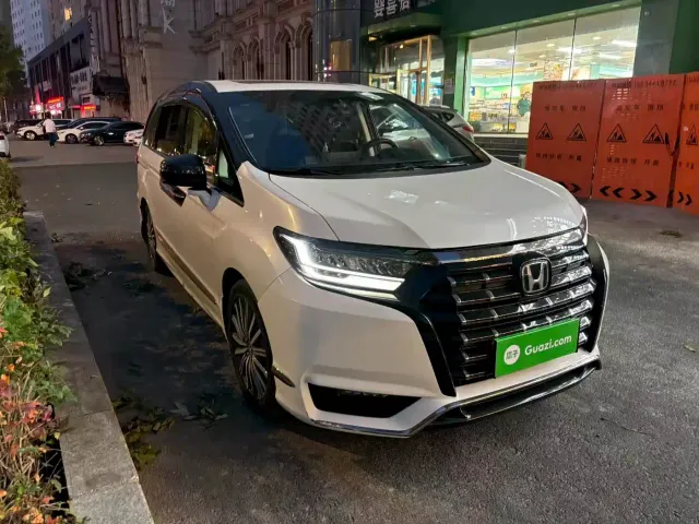 Honda Elysion — Фото автомобиля 3