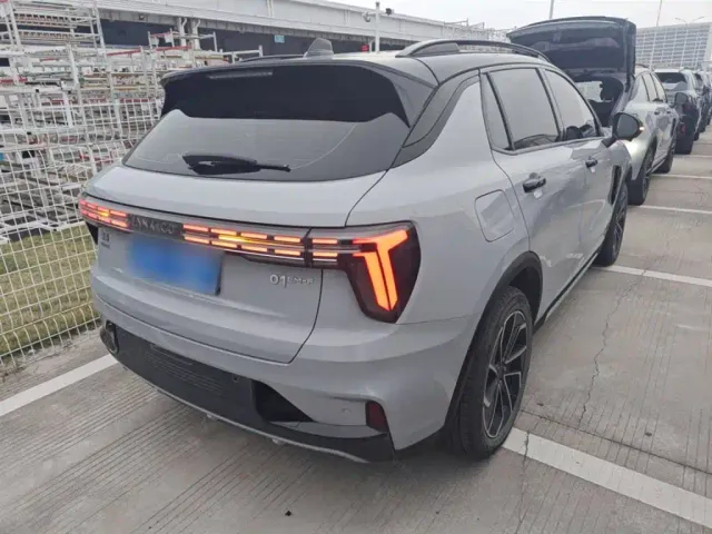 Lynk & Co 01 — Фото автомобиля 4