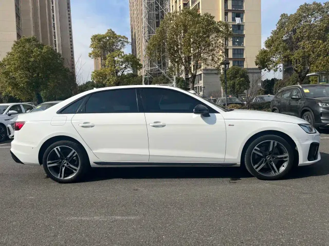 Audi A4L — Фото автомобиля 12