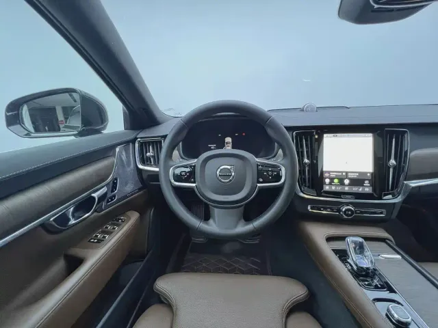 Volvo S90 — Фото автомобиля 13