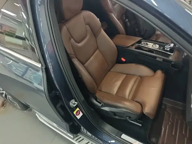 Volvo XC60 — Фото автомобиля 24