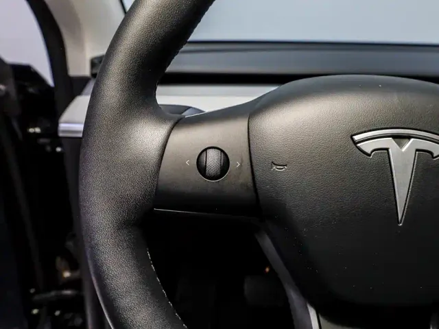 Tesla Model Y — Фото автомобиля 14