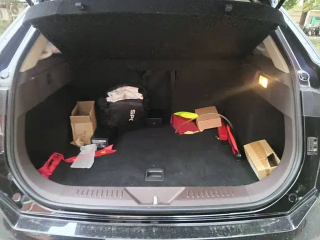 Besturn Bestune T77 2023 1.5T Automatic Luxury — Фото автомобиля 5
