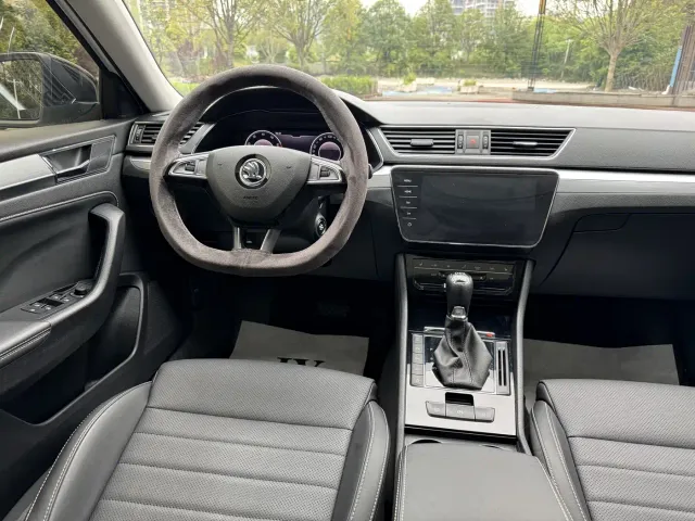 Skoda Superb — Фото автомобиля 6