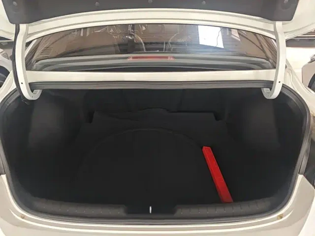 Hyundai Elantra — Фото автомобиля 18