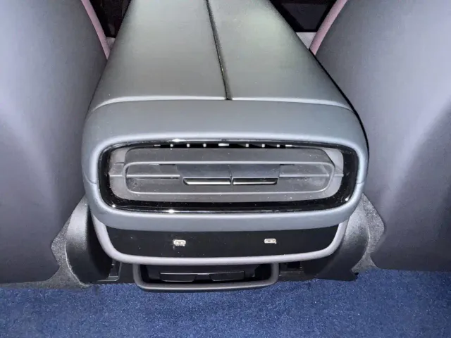 Xiaomi SU7 — Фото автомобиля 10