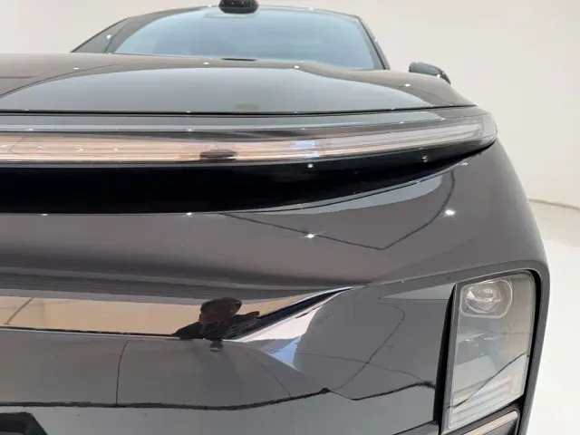 Li Auto Li Xiang L9 2022 Max — Фото автомобиля 9