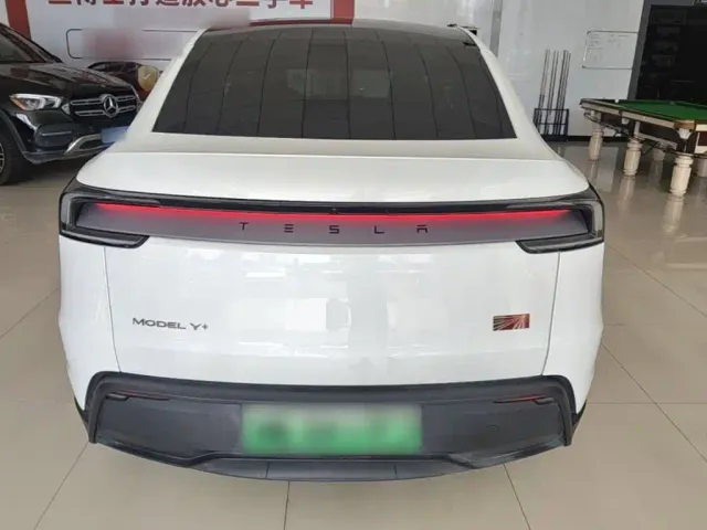 Tesla Model Y — Фото автомобиля 5