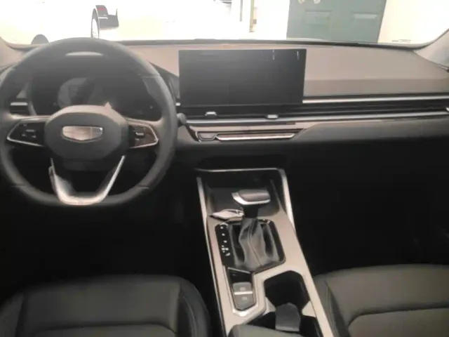 Geely Emgrand — Фото автомобиля 12
