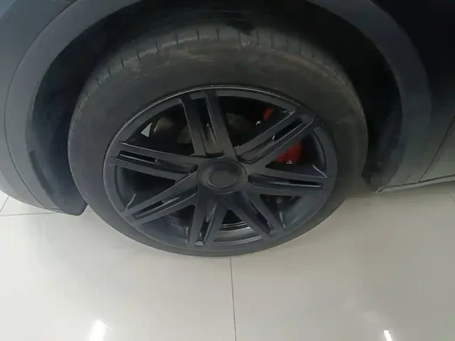 Tesla Model Y — Фото автомобиля 22
