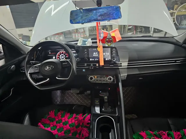 Hyundai Elantra — Фото автомобиля 5