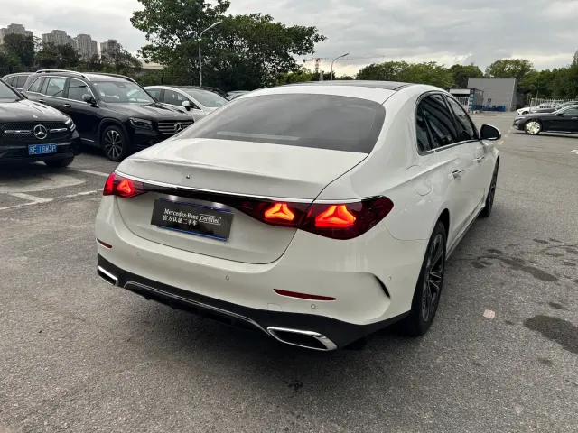 Mercedes-Benz E-Class — Фото автомобиля 13