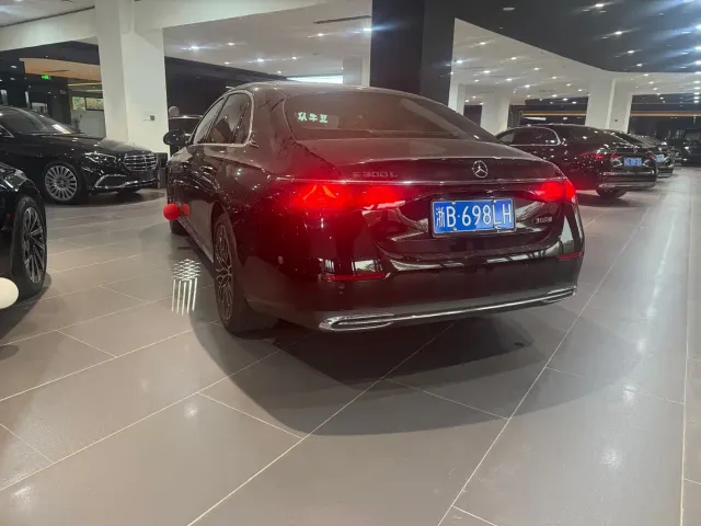 Mercedes-Benz E-Class — Фото автомобиля 8