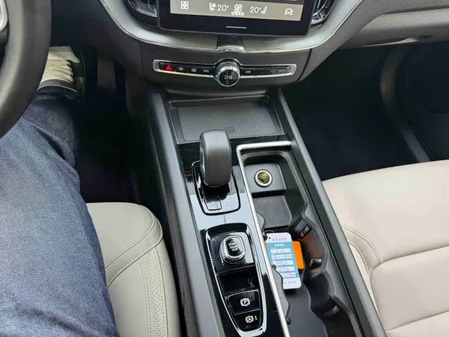 Volvo XC60 — Фото автомобиля 11