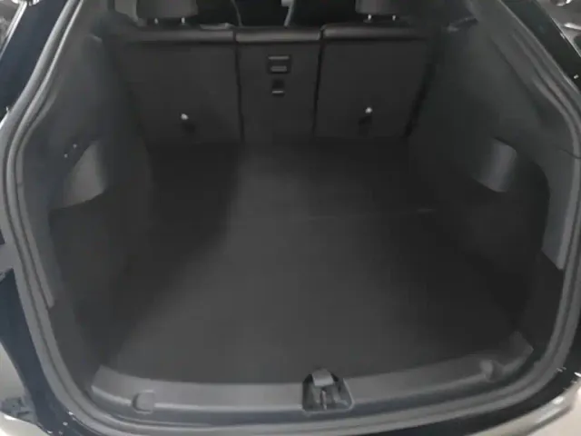 Tesla Model Y — Фото автомобиля 18