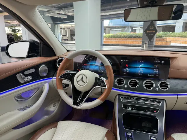 Mercedes-Benz E-Class — Фото автомобиля 27