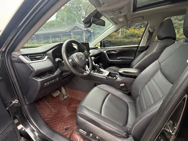 Toyota RAV4 — Фото автомобиля 7