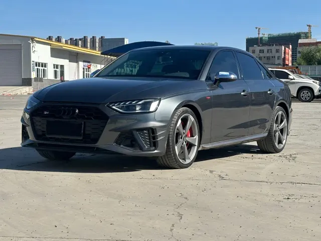 Фотография автомобиля — Audi S4