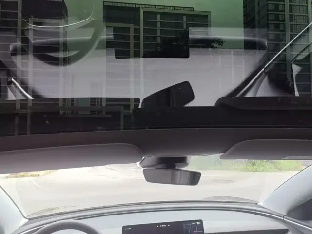 Tesla Model 3 — Фото автомобиля 17