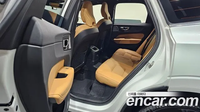 Volvo XC60 2nd Gen — Фото автомобиля 26
