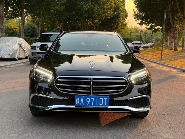 Mercedes-Benz E-Class — Фото автомобиля 2